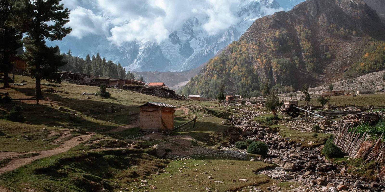 Fairy Meadows z masywem Nanga Parbat w tle